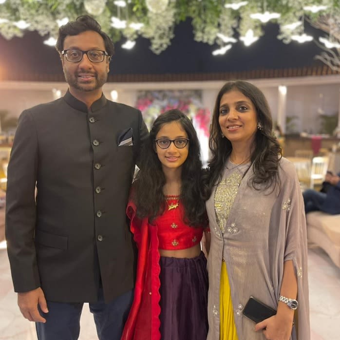 Photo of Raghav Kanoria and his family.
