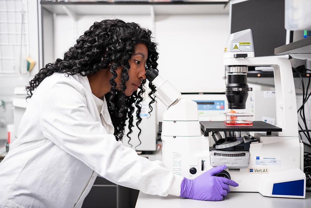 Sigourney Bonner looks through a microscope