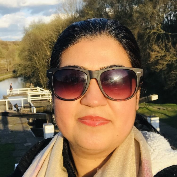 Selfie of Faiza Tayyab standing by a lock and wearing sunglasses