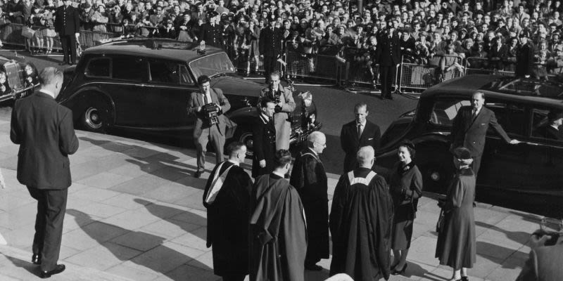 The Queen prepares to get into a car in front ok the Parkinson steps